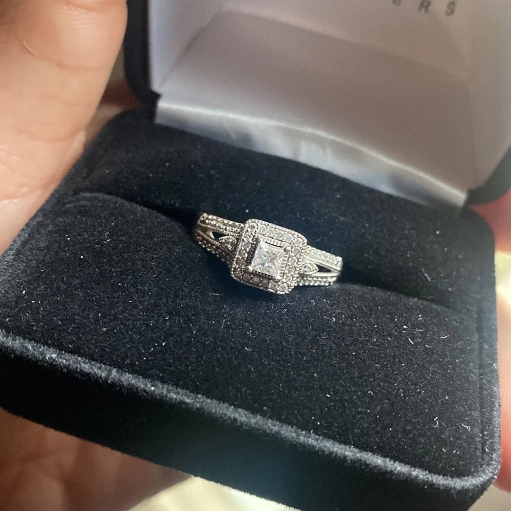 10k White Gold Diamond Engagement Ring - Picture 6 of 12